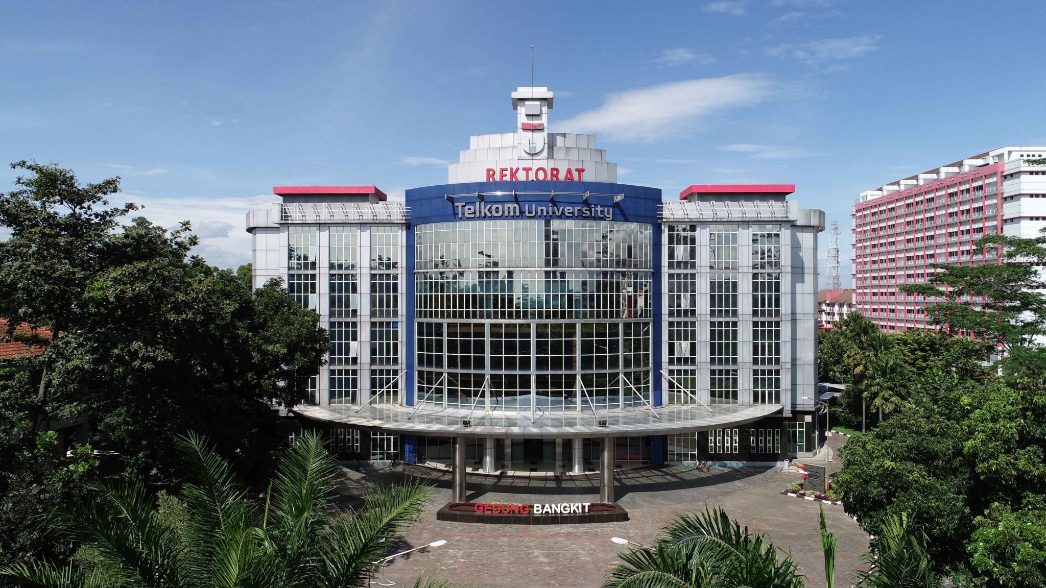 Telkom University, kampus swasta, perguruan tinggi terbaik di bandung indonesia, memiliki fasilitas laboratorium lengkap, menunjang riset dan belajar teknologi informasi komunikasi
